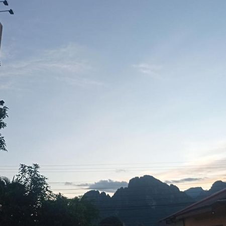 Inthavong Hotel/Guest House Vang Vieng Dış mekan fotoğraf