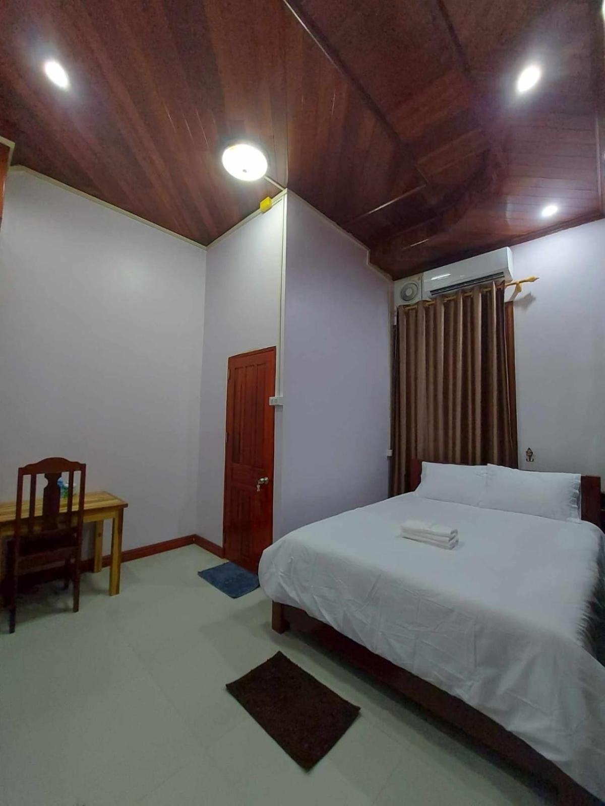 Inthavong Hotel/Guest House Vang Vieng Dış mekan fotoğraf