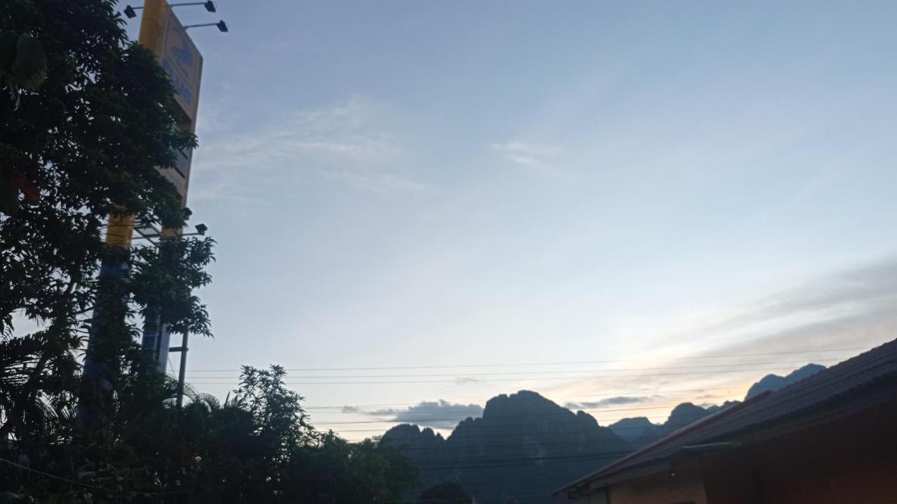 Inthavong Hotel/Guest House Vang Vieng Dış mekan fotoğraf